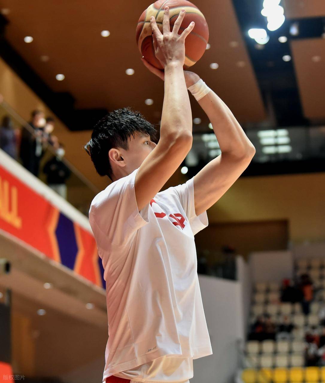 爱游戏官方入口-波尔图迎CBA季后赛关键赛，加时末段官宣签约，管理层满意，临场指挥获称赞的简单介绍